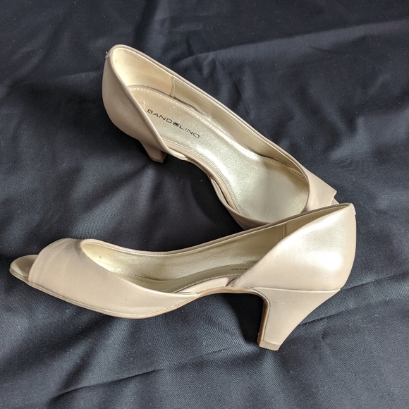 bandolino nude heels